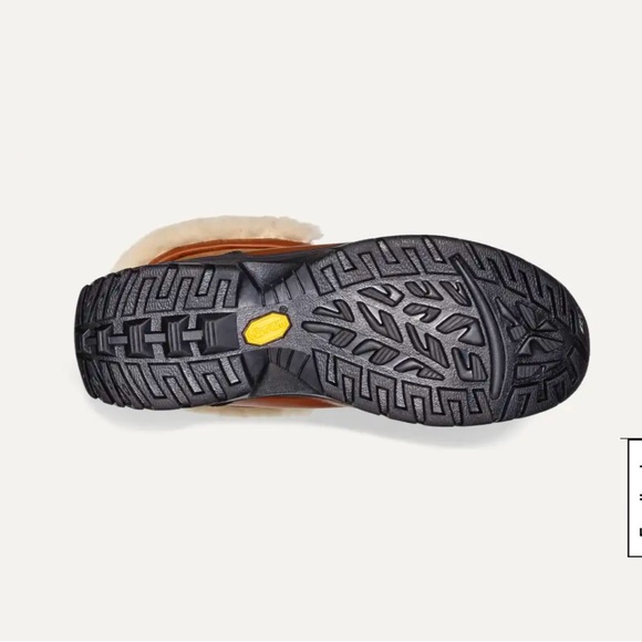 UGG, Butte. Size 11. - Picture 6 of 6